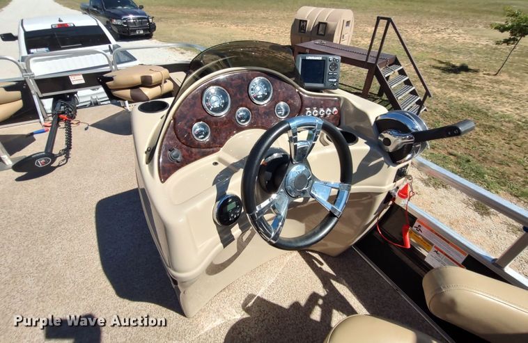 image for item LK9836 2017 Lowe SF214  boat