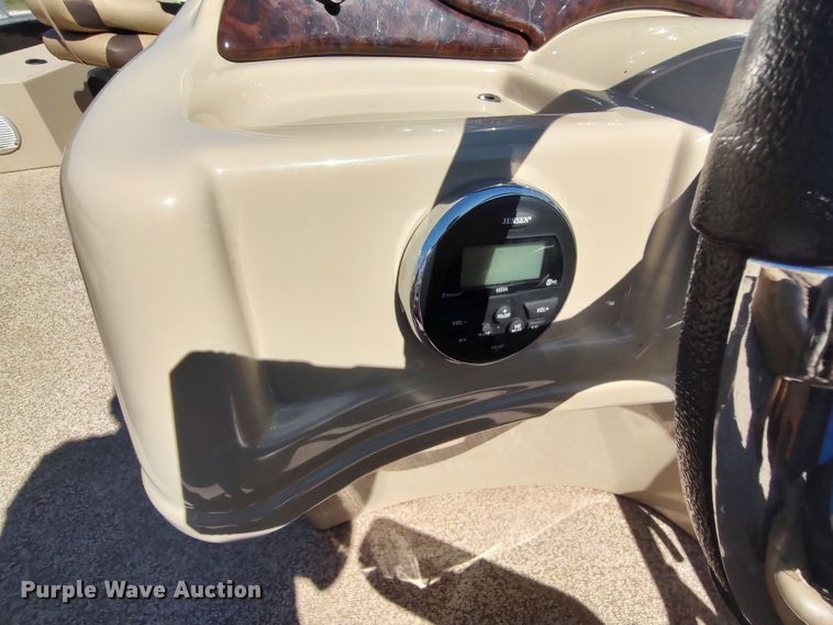 image for item LK9836 2017 Lowe SF214  boat