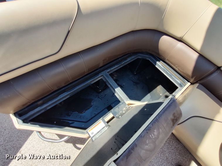 image for item LK9836 2017 Lowe SF214  boat