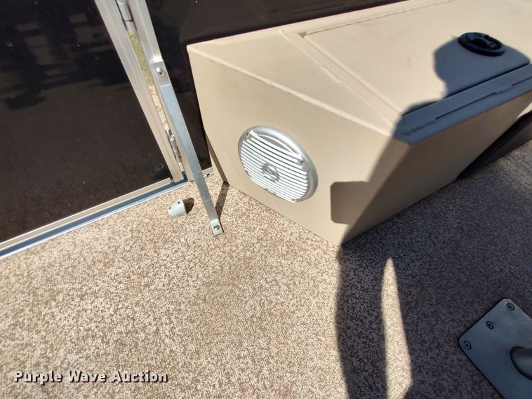 image for item LK9836 2017 Lowe SF214  boat