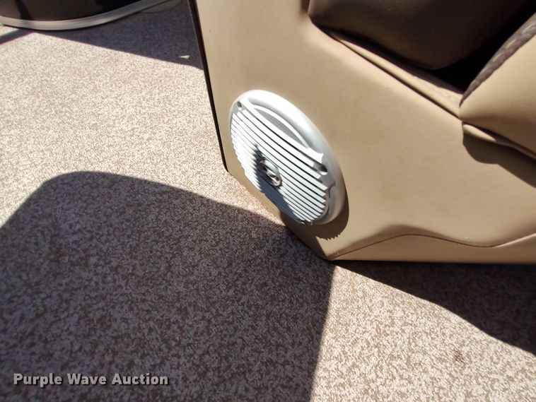 image for item LK9836 2017 Lowe SF214  boat