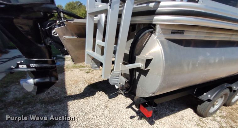 image for item LK9836 2017 Lowe SF214  boat