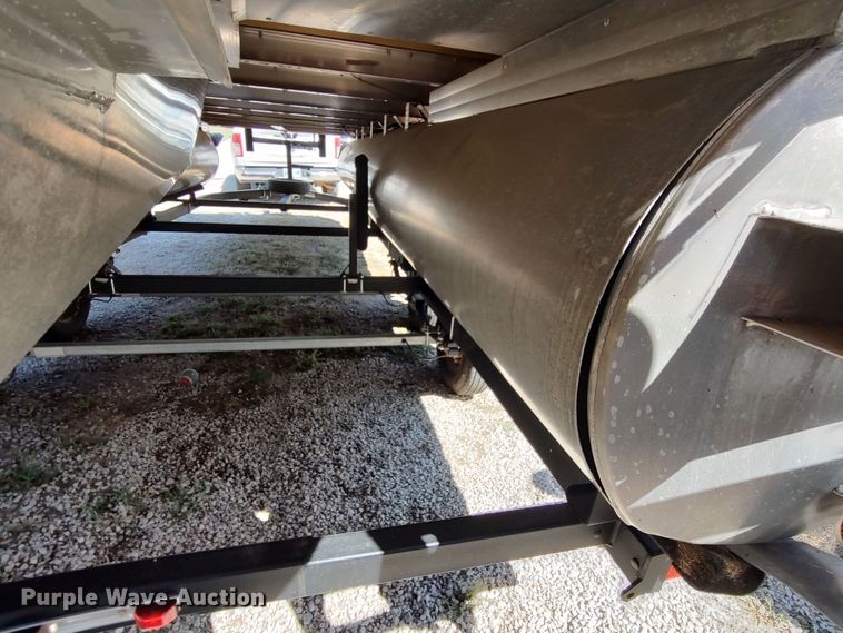 image for item LK9836 2017 Lowe SF214  boat