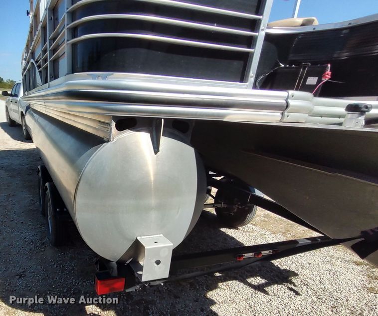 image for item LK9836 2017 Lowe SF214  boat