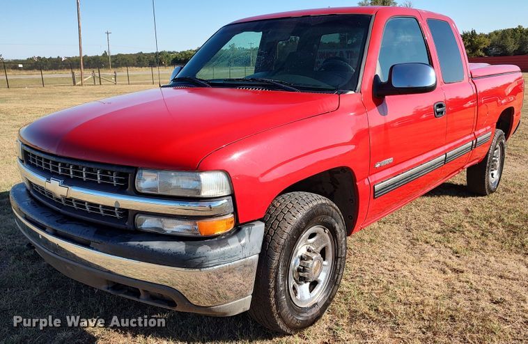 image for item LK9845 2000 Chevrolet Silverado 2500  Ext. Cab pickup truck