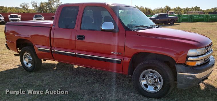 image for item LK9845 2000 Chevrolet Silverado 2500  Ext. Cab pickup truck