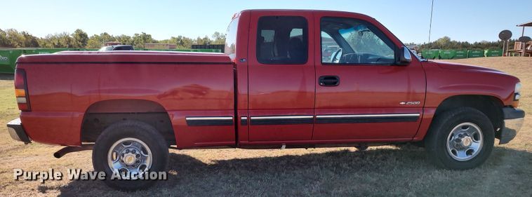image for item LK9845 2000 Chevrolet Silverado 2500  Ext. Cab pickup truck
