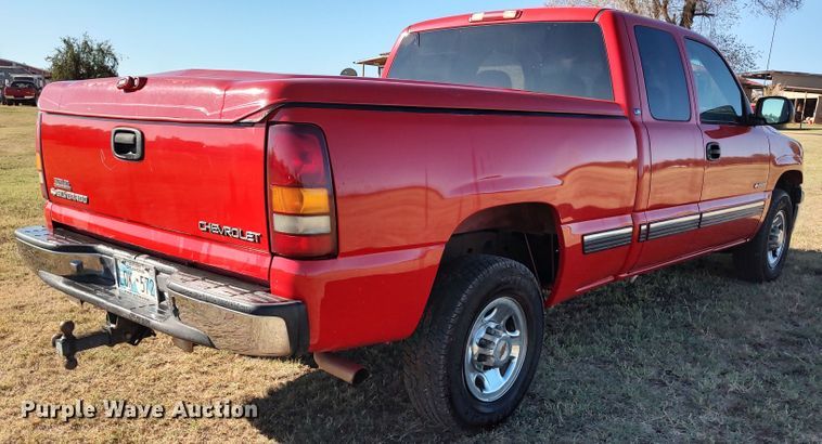 image for item LK9845 2000 Chevrolet Silverado 2500  Ext. Cab pickup truck