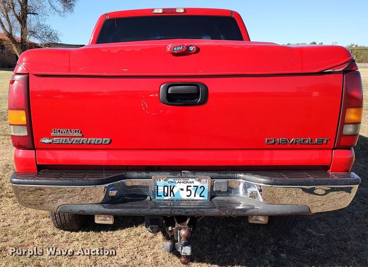 image for item LK9845 2000 Chevrolet Silverado 2500  Ext. Cab pickup truck