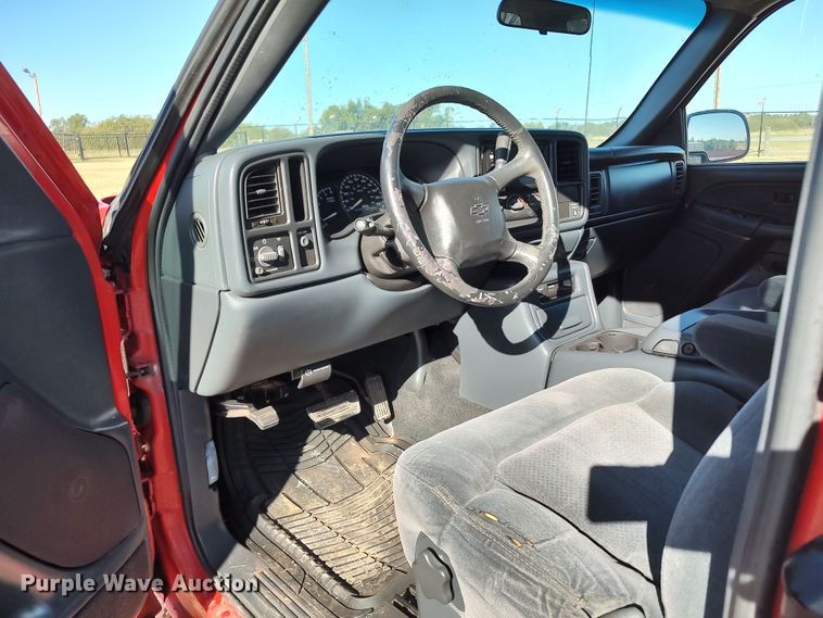 image for item LK9845 2000 Chevrolet Silverado 2500  Ext. Cab pickup truck