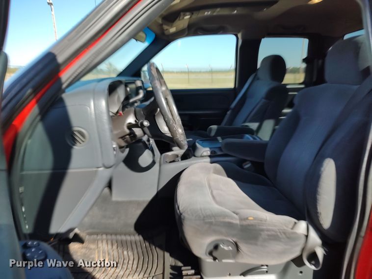 image for item LK9845 2000 Chevrolet Silverado 2500  Ext. Cab pickup truck