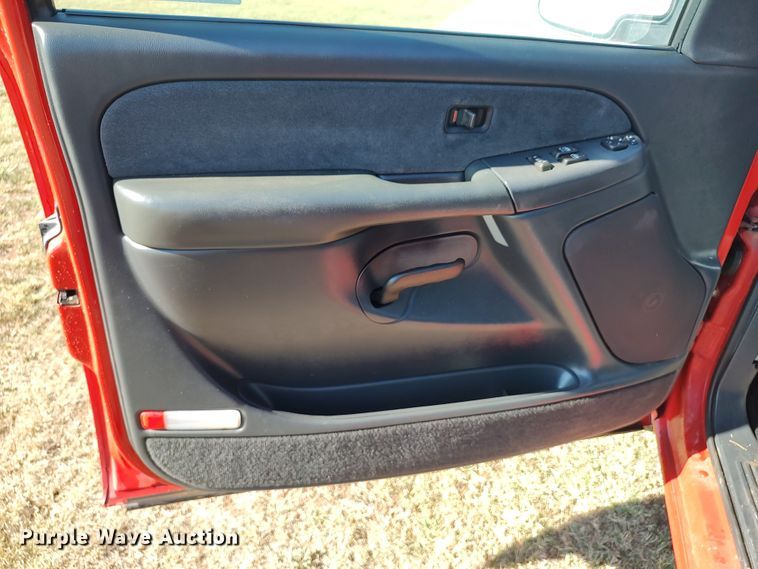 image for item LK9845 2000 Chevrolet Silverado 2500  Ext. Cab pickup truck