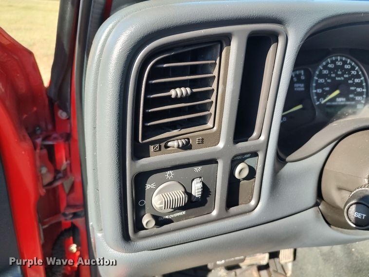 image for item LK9845 2000 Chevrolet Silverado 2500  Ext. Cab pickup truck