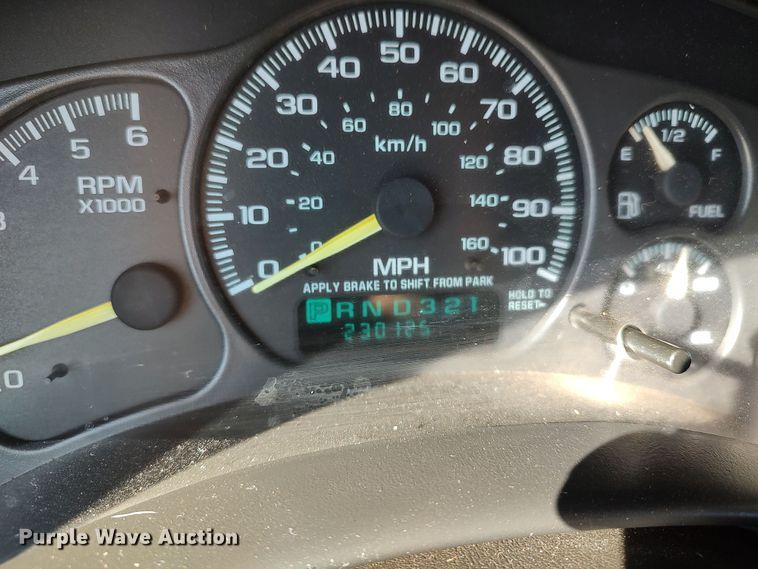 image for item LK9845 2000 Chevrolet Silverado 2500  Ext. Cab pickup truck