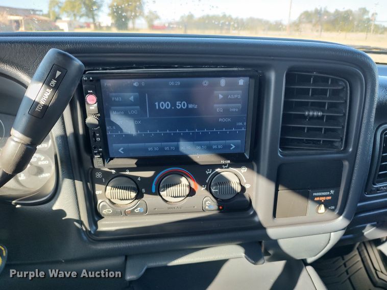 image for item LK9845 2000 Chevrolet Silverado 2500  Ext. Cab pickup truck