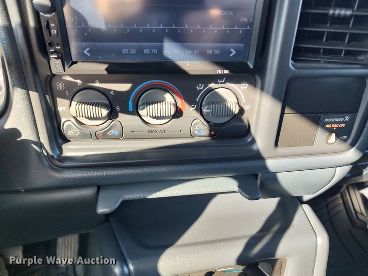 image for item LK9845 2000 Chevrolet Silverado 2500  Ext. Cab pickup truck