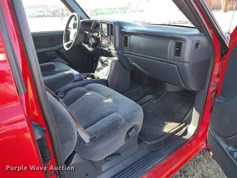 image for item LK9845 2000 Chevrolet Silverado 2500  Ext. Cab pickup truck