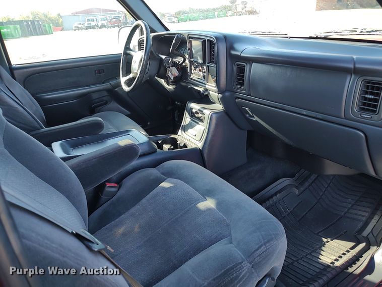 image for item LK9845 2000 Chevrolet Silverado 2500  Ext. Cab pickup truck