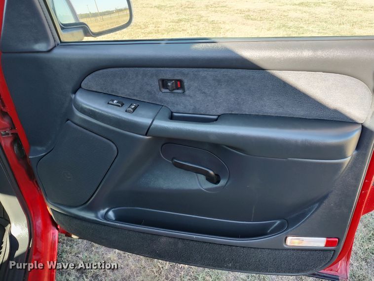 image for item LK9845 2000 Chevrolet Silverado 2500  Ext. Cab pickup truck