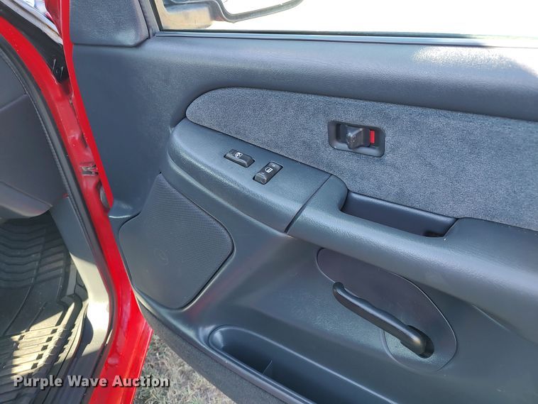 image for item LK9845 2000 Chevrolet Silverado 2500  Ext. Cab pickup truck