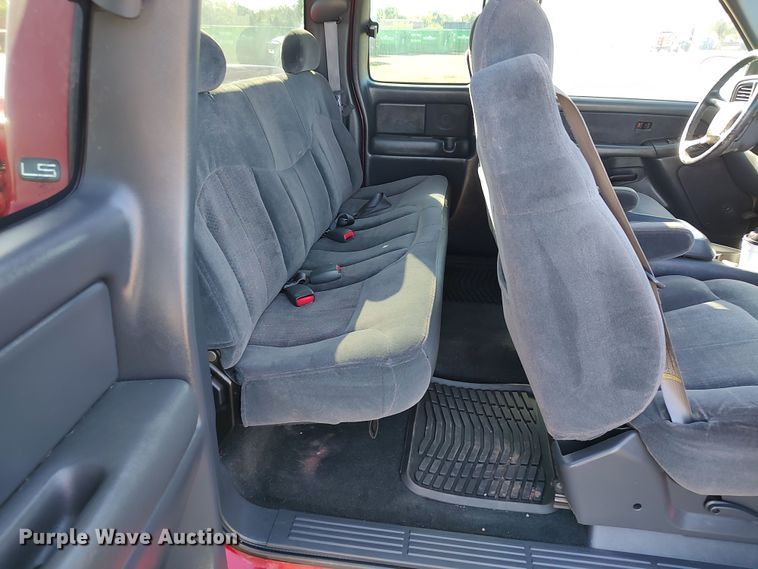 image for item LK9845 2000 Chevrolet Silverado 2500  Ext. Cab pickup truck