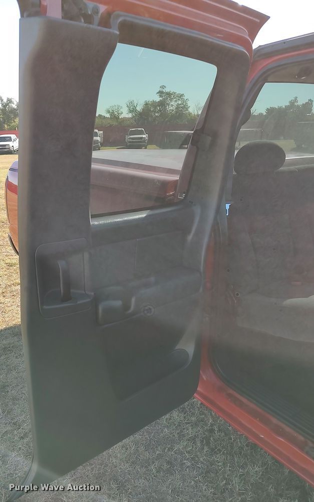 image for item LK9845 2000 Chevrolet Silverado 2500  Ext. Cab pickup truck