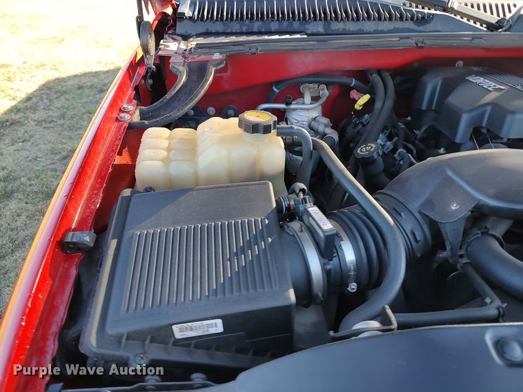 image for item LK9845 2000 Chevrolet Silverado 2500  Ext. Cab pickup truck