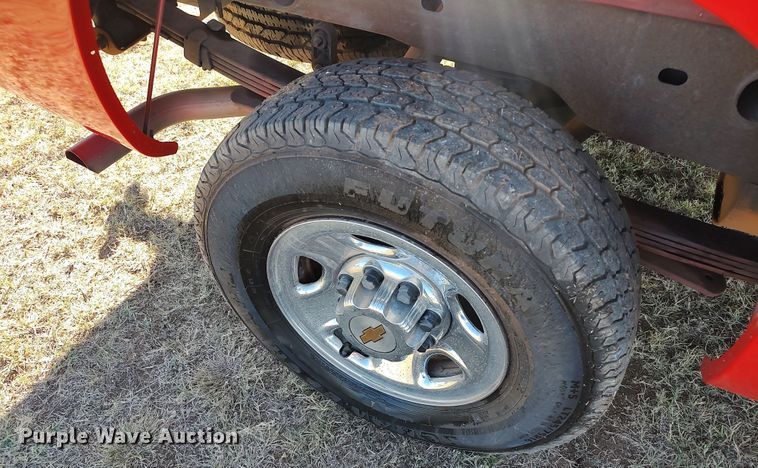 image for item LK9845 2000 Chevrolet Silverado 2500  Ext. Cab pickup truck