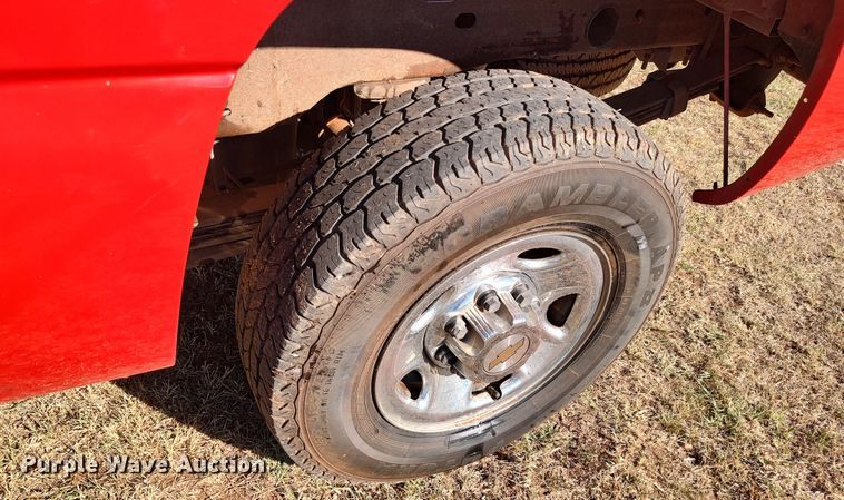 image for item LK9845 2000 Chevrolet Silverado 2500  Ext. Cab pickup truck