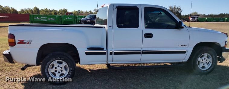 image for item LK9853 2000 Chevrolet Silverado 1500  Ext. Cab pickup truck