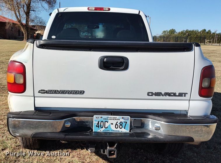 image for item LK9853 2000 Chevrolet Silverado 1500  Ext. Cab pickup truck