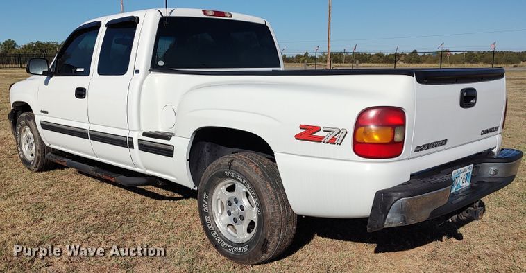 image for item LK9853 2000 Chevrolet Silverado 1500  Ext. Cab pickup truck