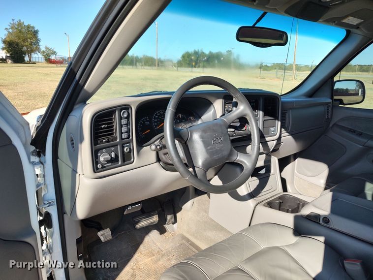 image for item LK9853 2000 Chevrolet Silverado 1500  Ext. Cab pickup truck