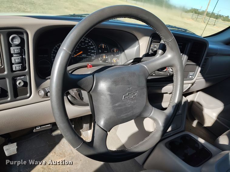 image for item LK9853 2000 Chevrolet Silverado 1500  Ext. Cab pickup truck