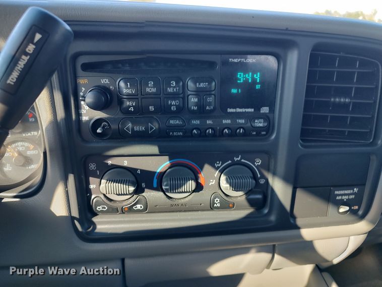 image for item LK9853 2000 Chevrolet Silverado 1500  Ext. Cab pickup truck