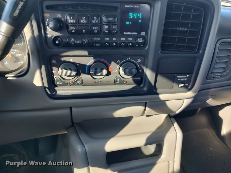 image for item LK9853 2000 Chevrolet Silverado 1500  Ext. Cab pickup truck