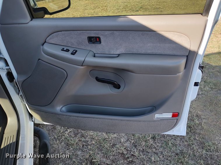 image for item LK9853 2000 Chevrolet Silverado 1500  Ext. Cab pickup truck