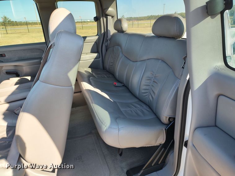 image for item LK9853 2000 Chevrolet Silverado 1500  Ext. Cab pickup truck