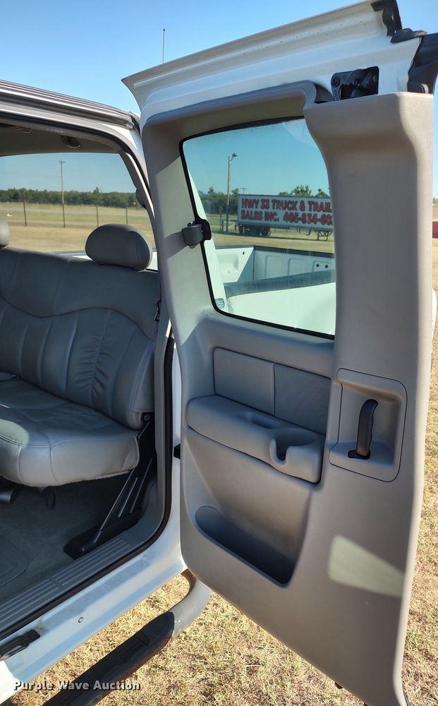 image for item LK9853 2000 Chevrolet Silverado 1500  Ext. Cab pickup truck