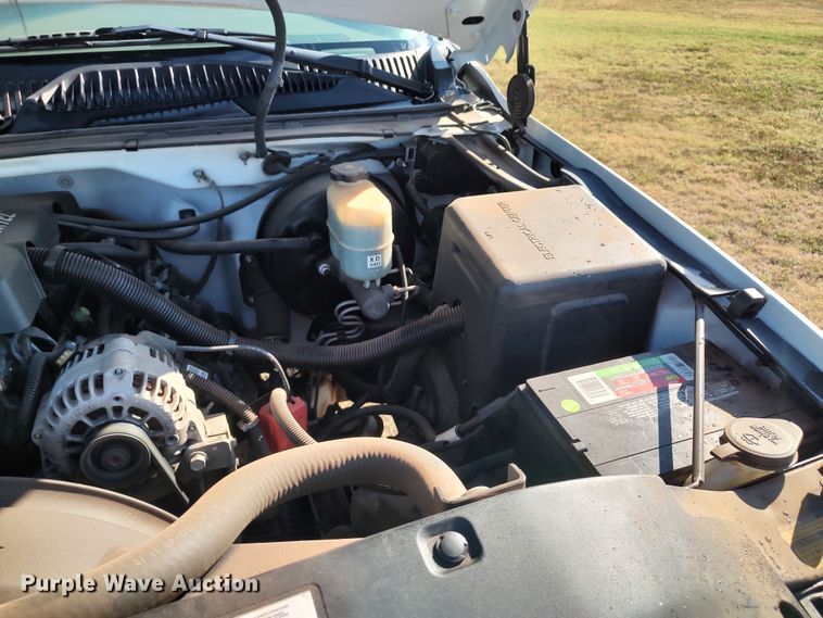 image for item LK9853 2000 Chevrolet Silverado 1500  Ext. Cab pickup truck