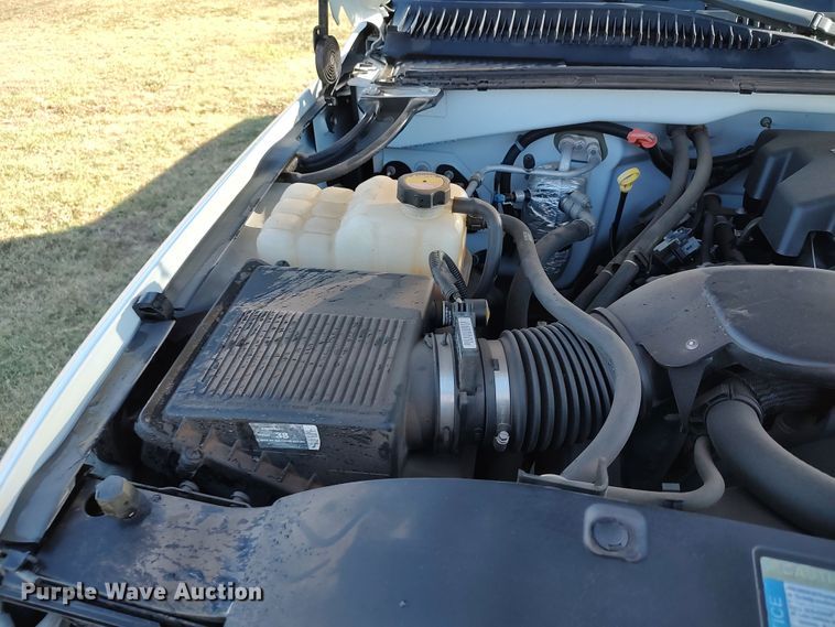 image for item LK9853 2000 Chevrolet Silverado 1500  Ext. Cab pickup truck