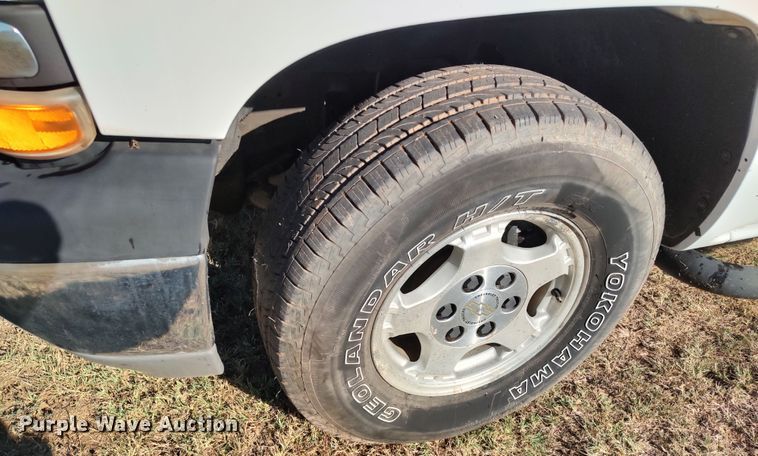 image for item LK9853 2000 Chevrolet Silverado 1500  Ext. Cab pickup truck