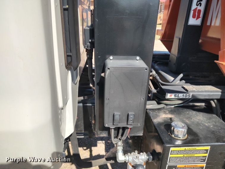 image for item LK9854 2020 International CV515  hook lift truck