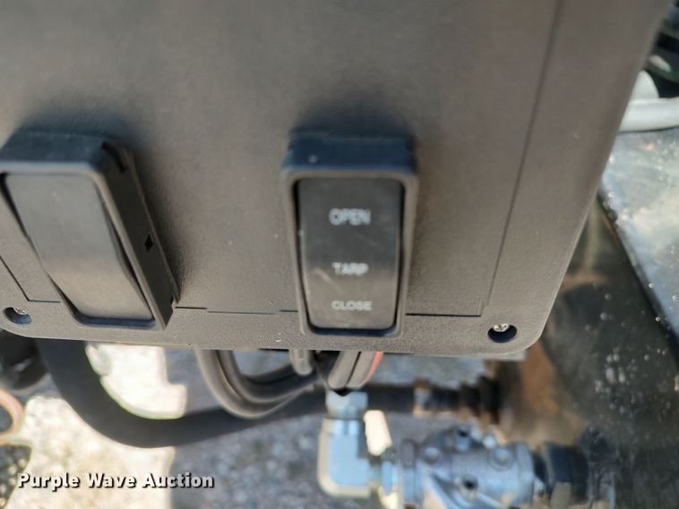 image for item LK9854 2020 International CV515  hook lift truck