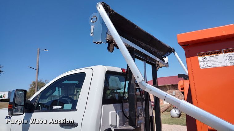 image for item LK9854 2020 International CV515  hook lift truck