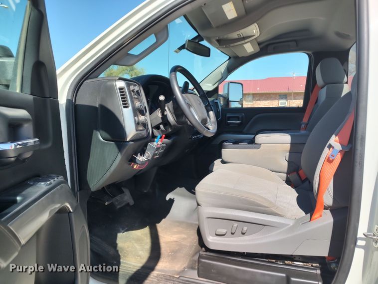 image for item LK9854 2020 International CV515  hook lift truck