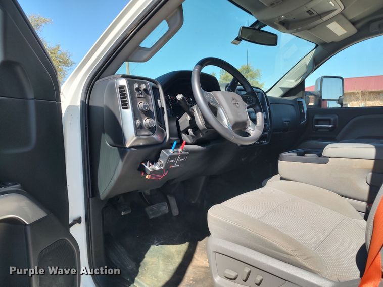 image for item LK9854 2020 International CV515  hook lift truck