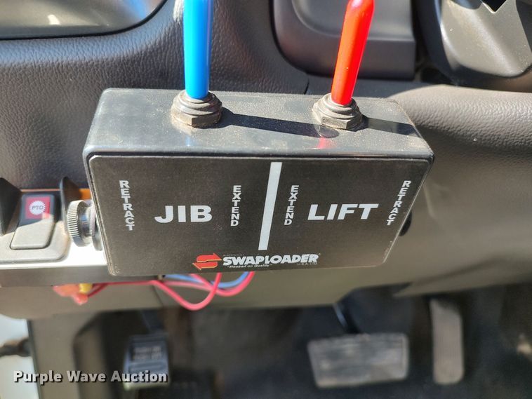 image for item LK9854 2020 International CV515  hook lift truck