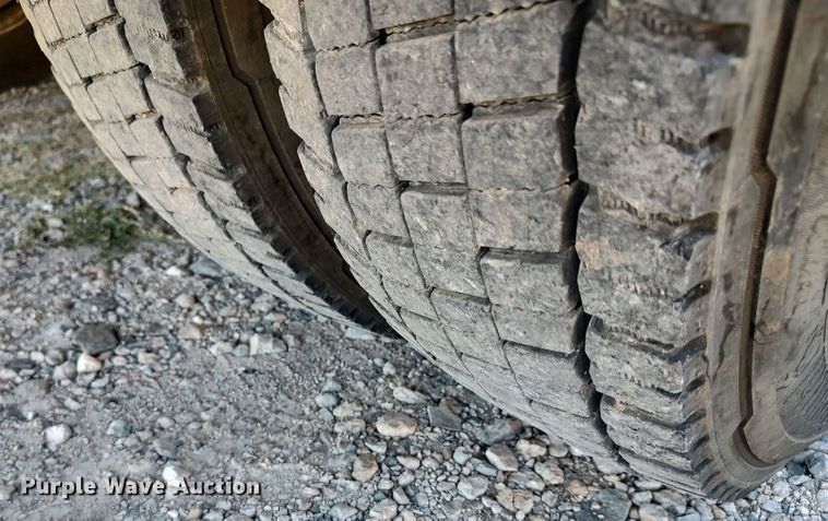 image for item LK9854 2020 International CV515  hook lift truck