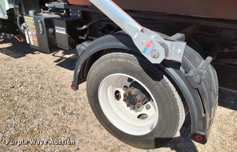 image for item LK9854 2020 International CV515  hook lift truck